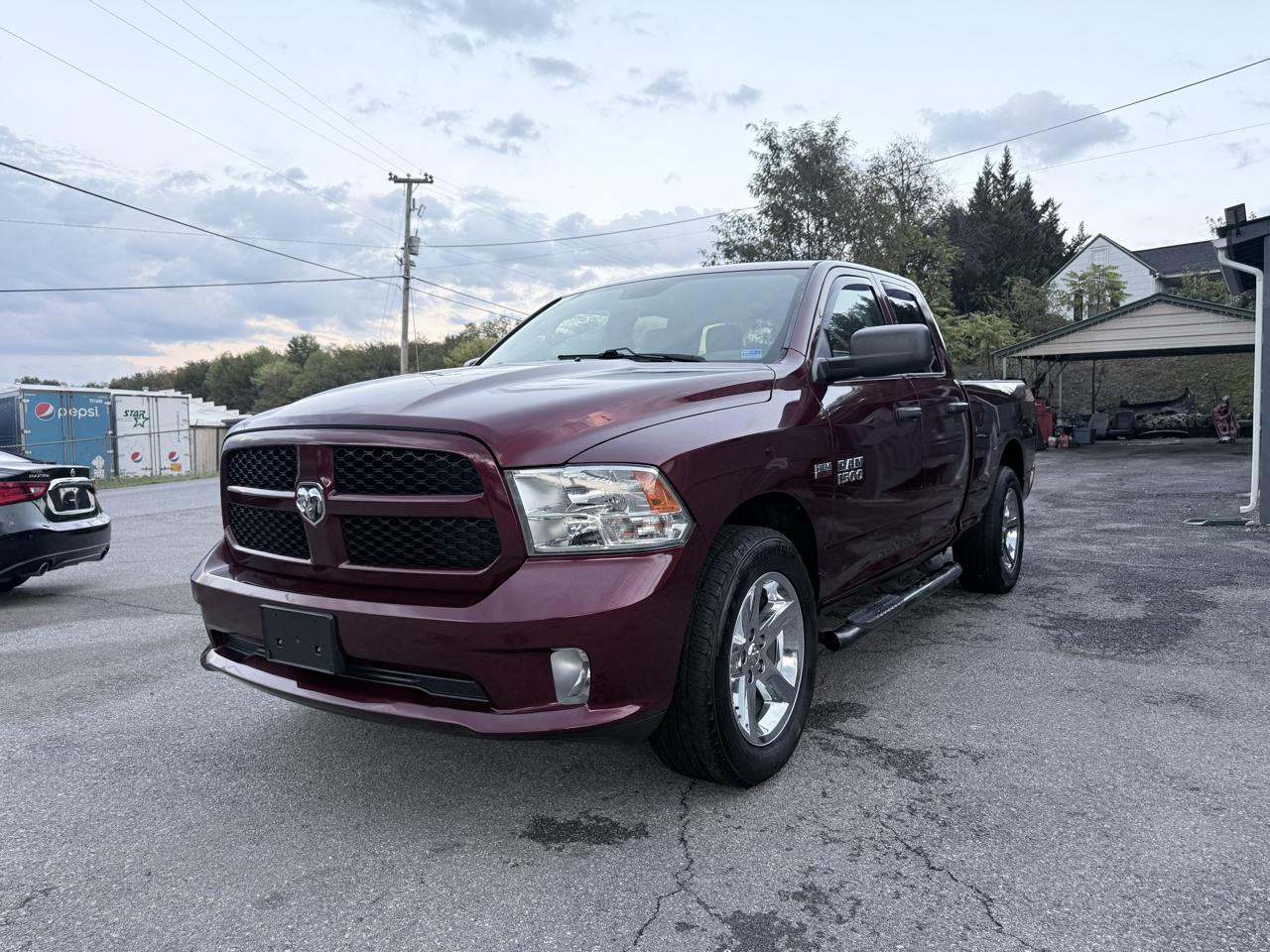 RAM 1500 4WD Quad Cab 140.5" ST 2016