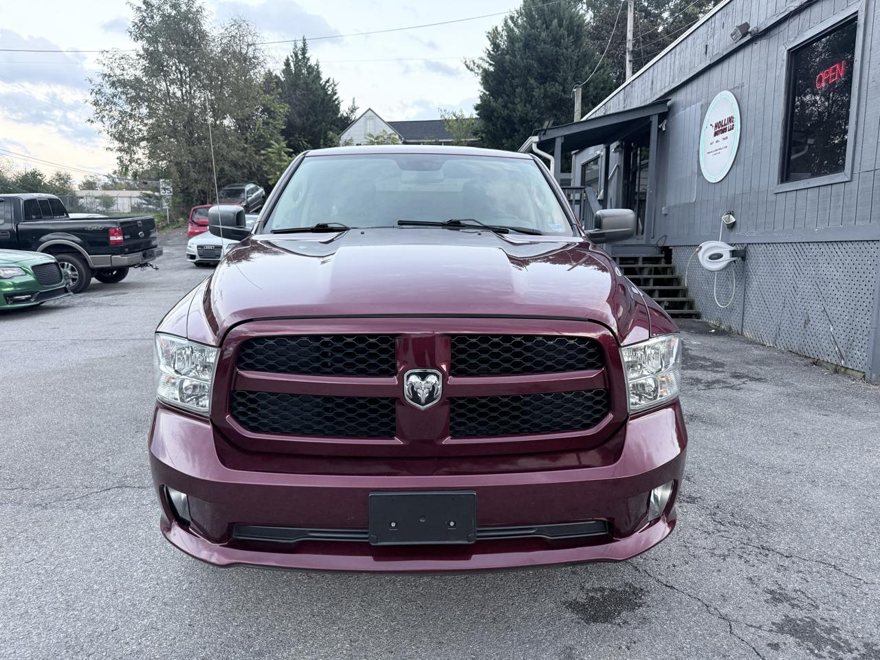 RAM 1500 4WD Quad Cab 140.5" ST 2016