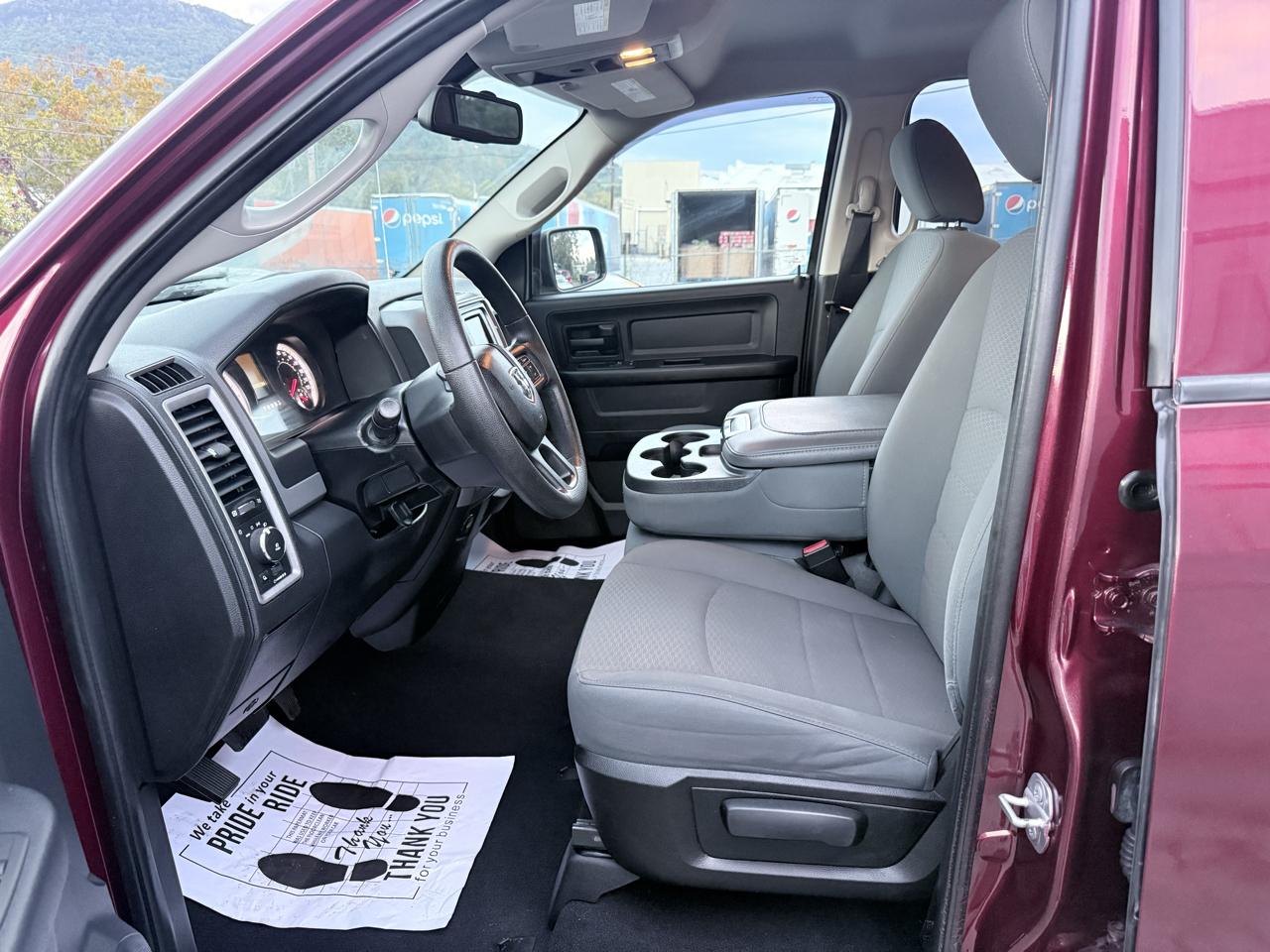 RAM 1500 4WD Quad Cab 140.5" ST 2016