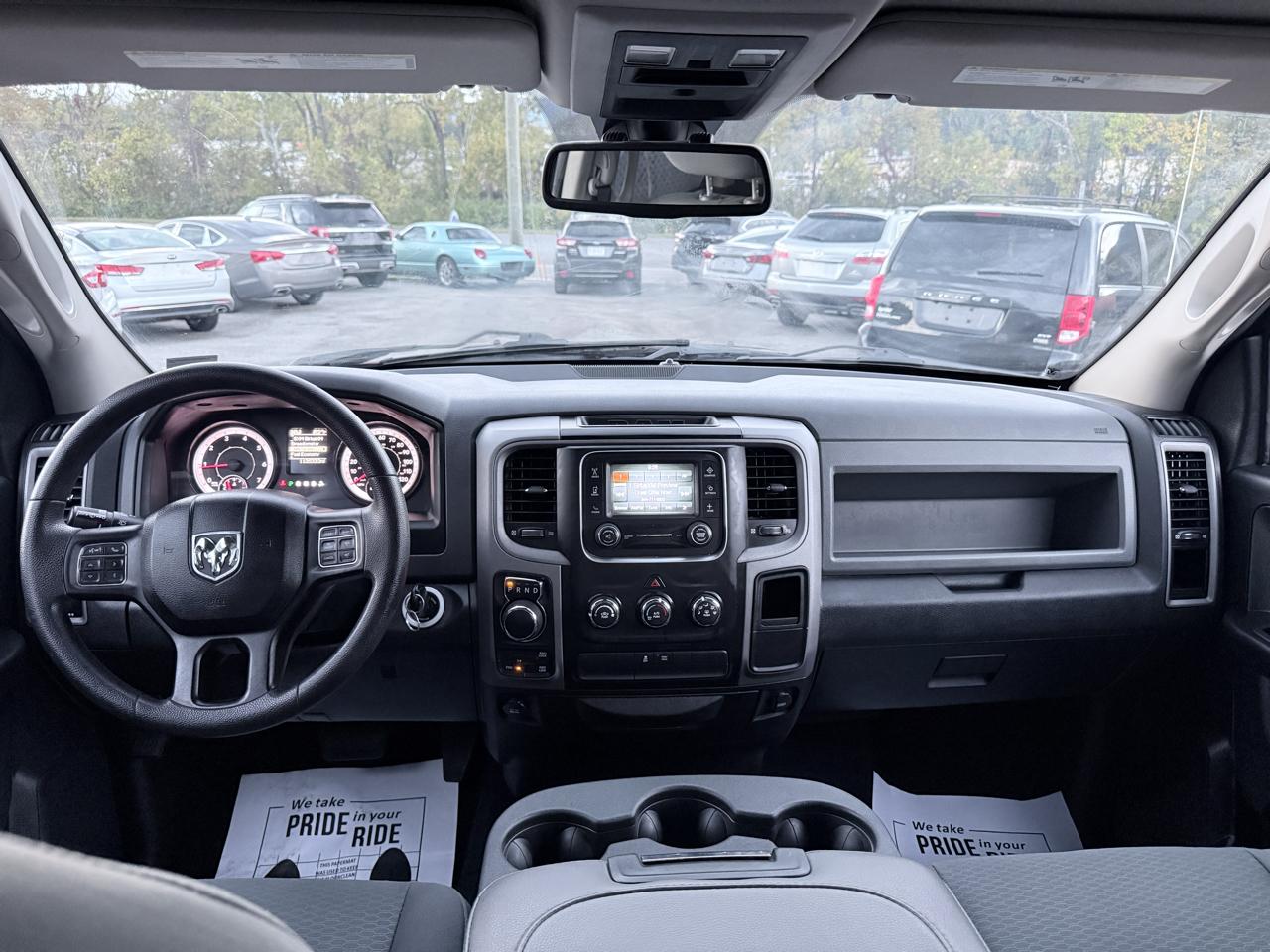 RAM 1500 4WD Quad Cab 140.5" ST 2016