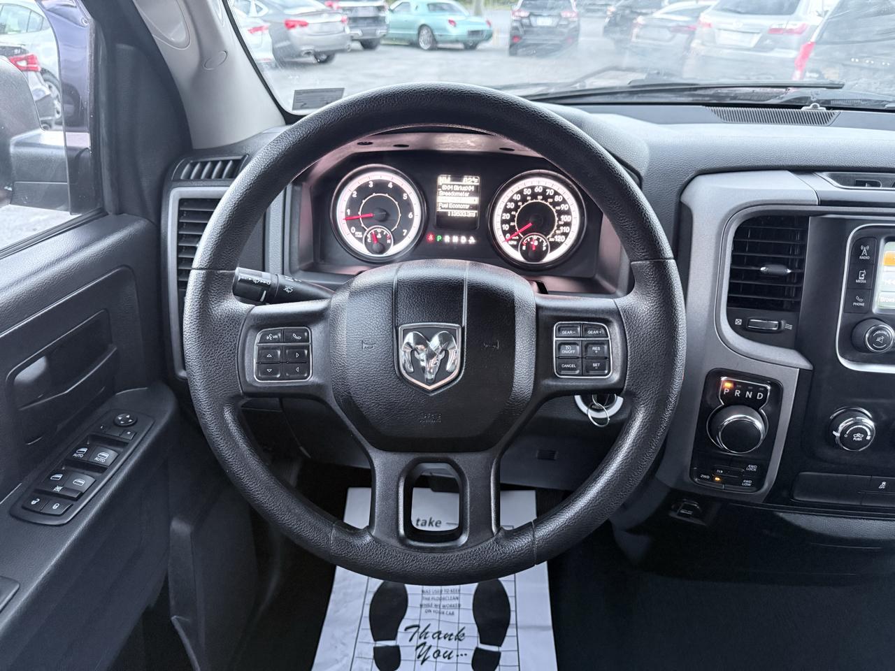 RAM 1500 4WD Quad Cab 140.5" ST 2016