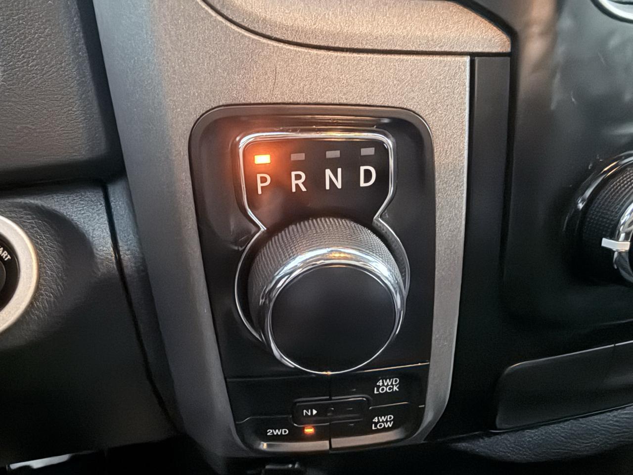 RAM 1500 4WD Quad Cab 140.5" ST 2016
