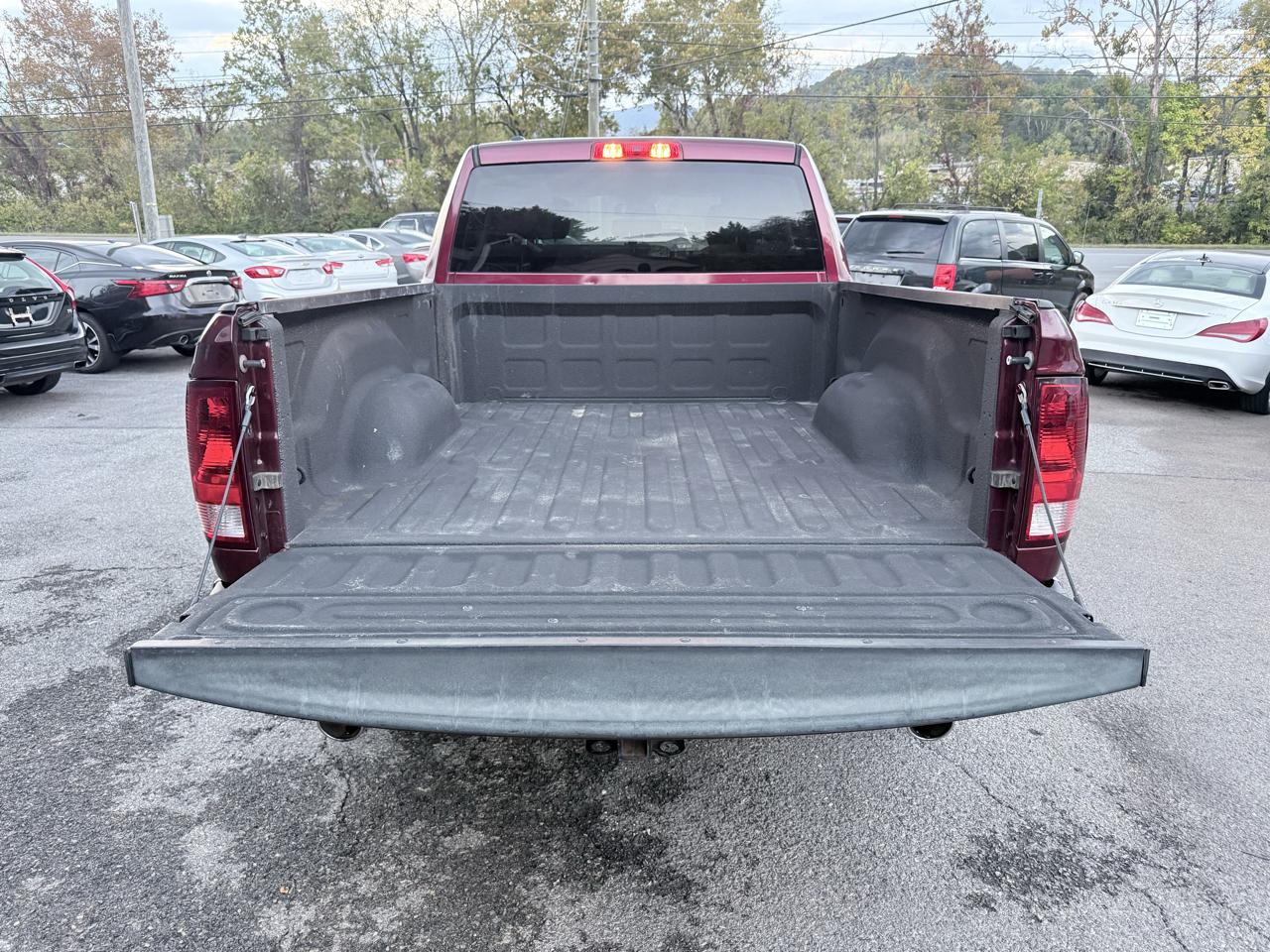 RAM 1500 4WD Quad Cab 140.5" ST 2016