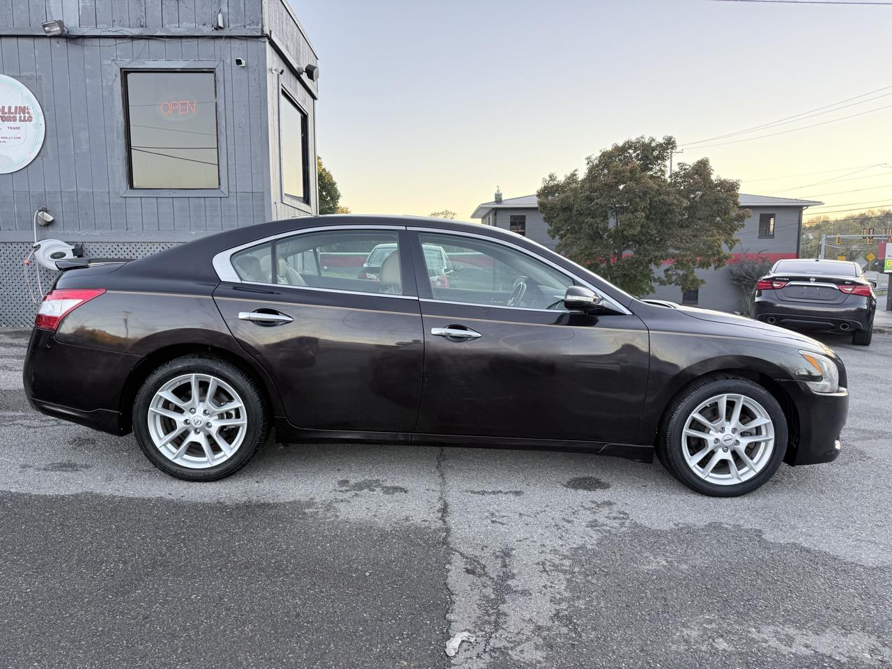 Nissan Maxima SV 2011