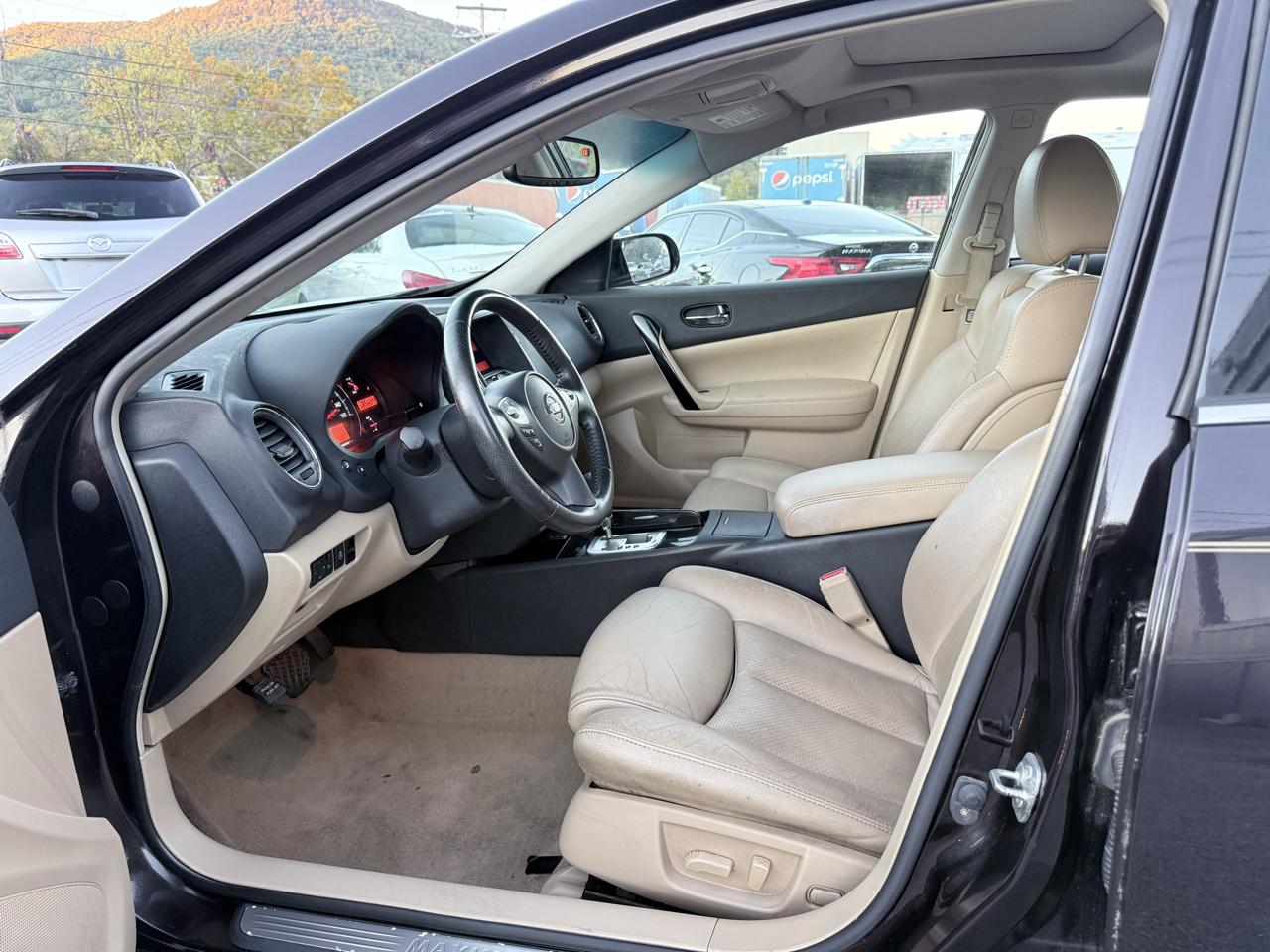Nissan Maxima SV 2011