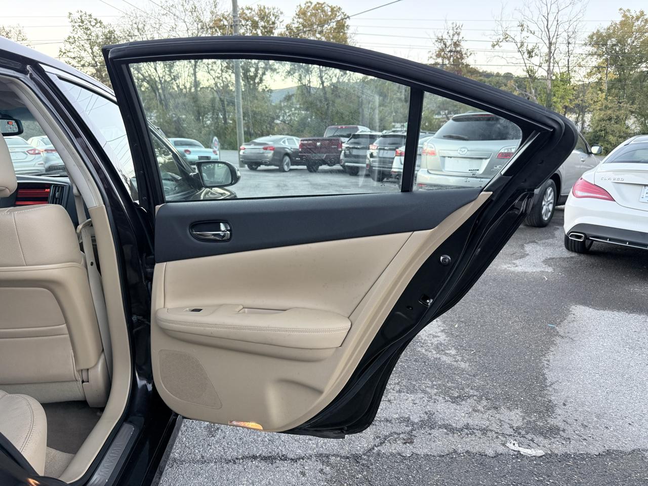 Nissan Maxima SV 2011