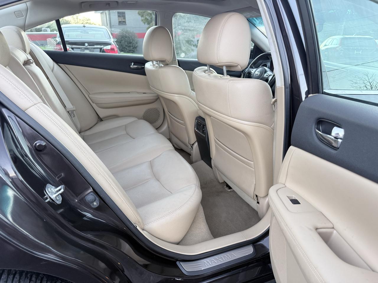 Nissan Maxima SV 2011