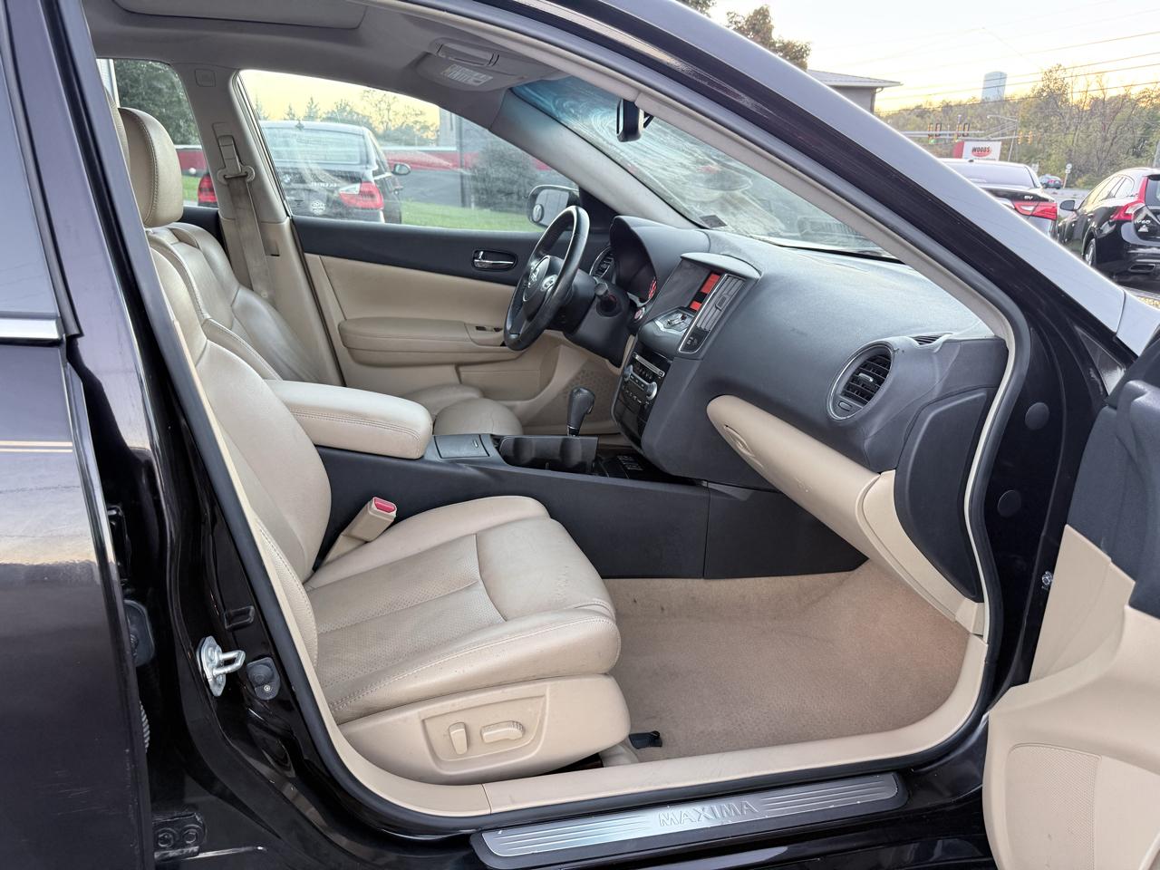 Nissan Maxima SV 2011