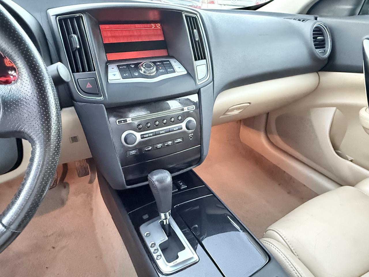 Nissan Maxima SV 2011