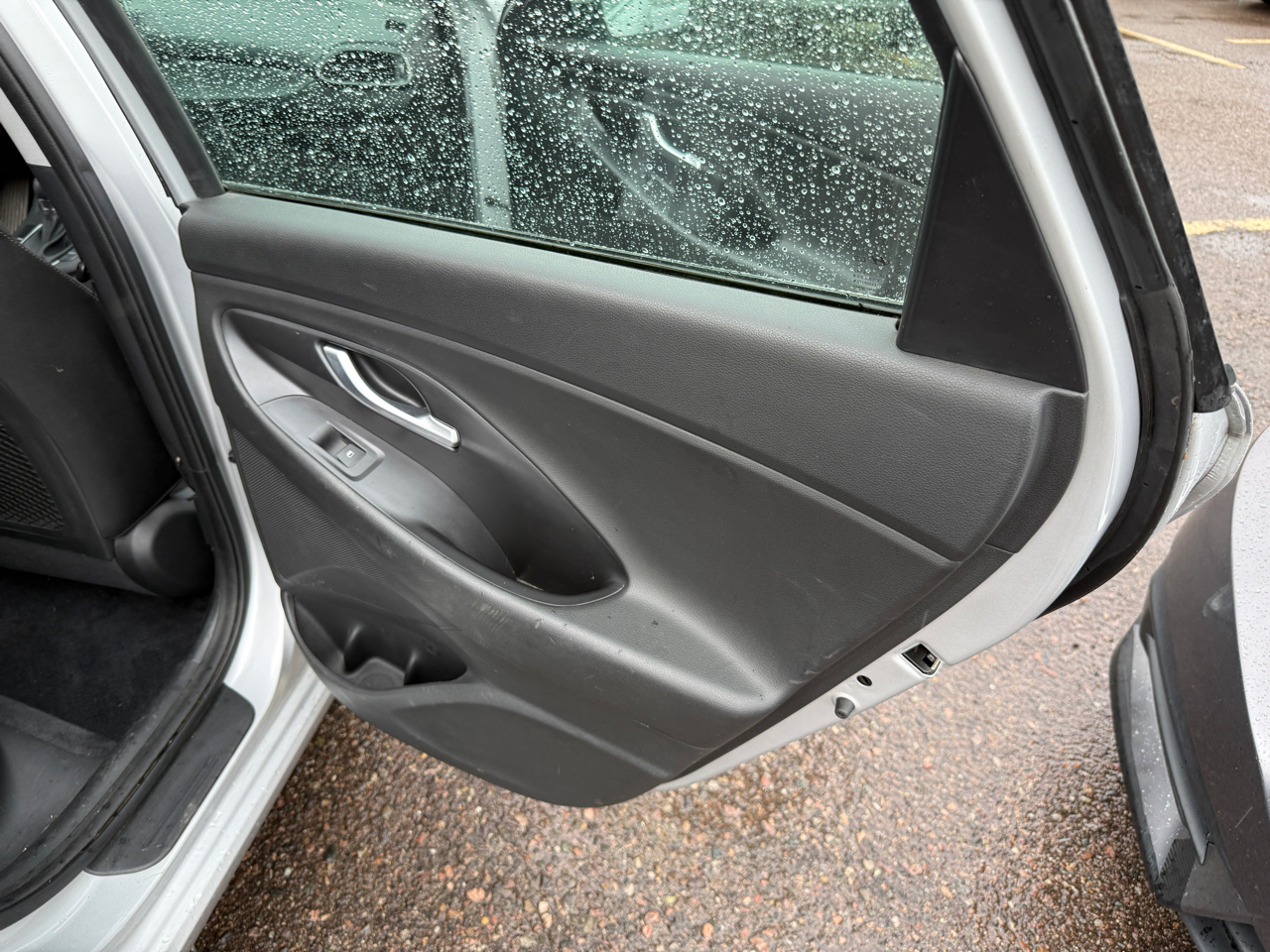 Hyundai Elantra GT  2018 Hyundai Elantra GT  2018