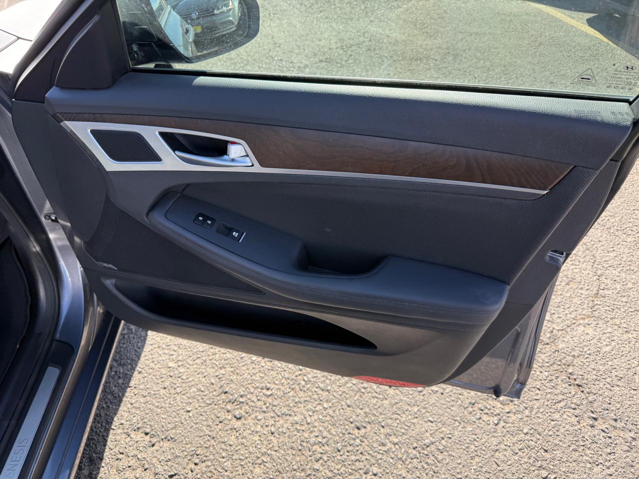 Hyundai Genesis  2016