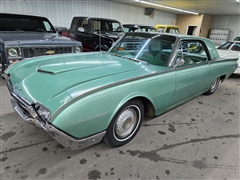 1961 Ford Thunderbird 