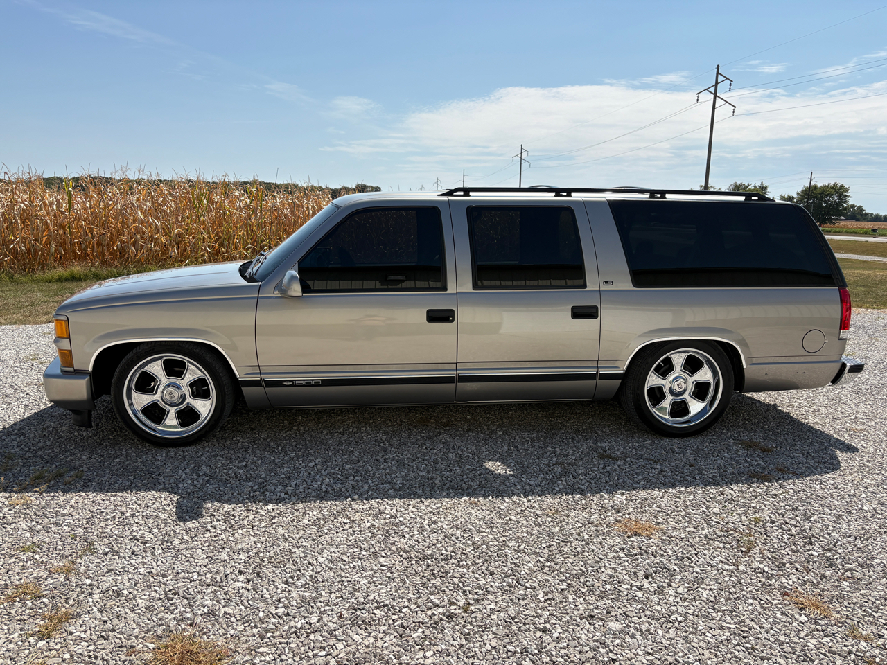 1999 Chevrolet Suburban Base's photo