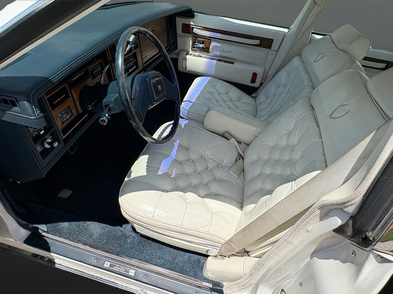 1985 Cadillac Seville - Photo 34