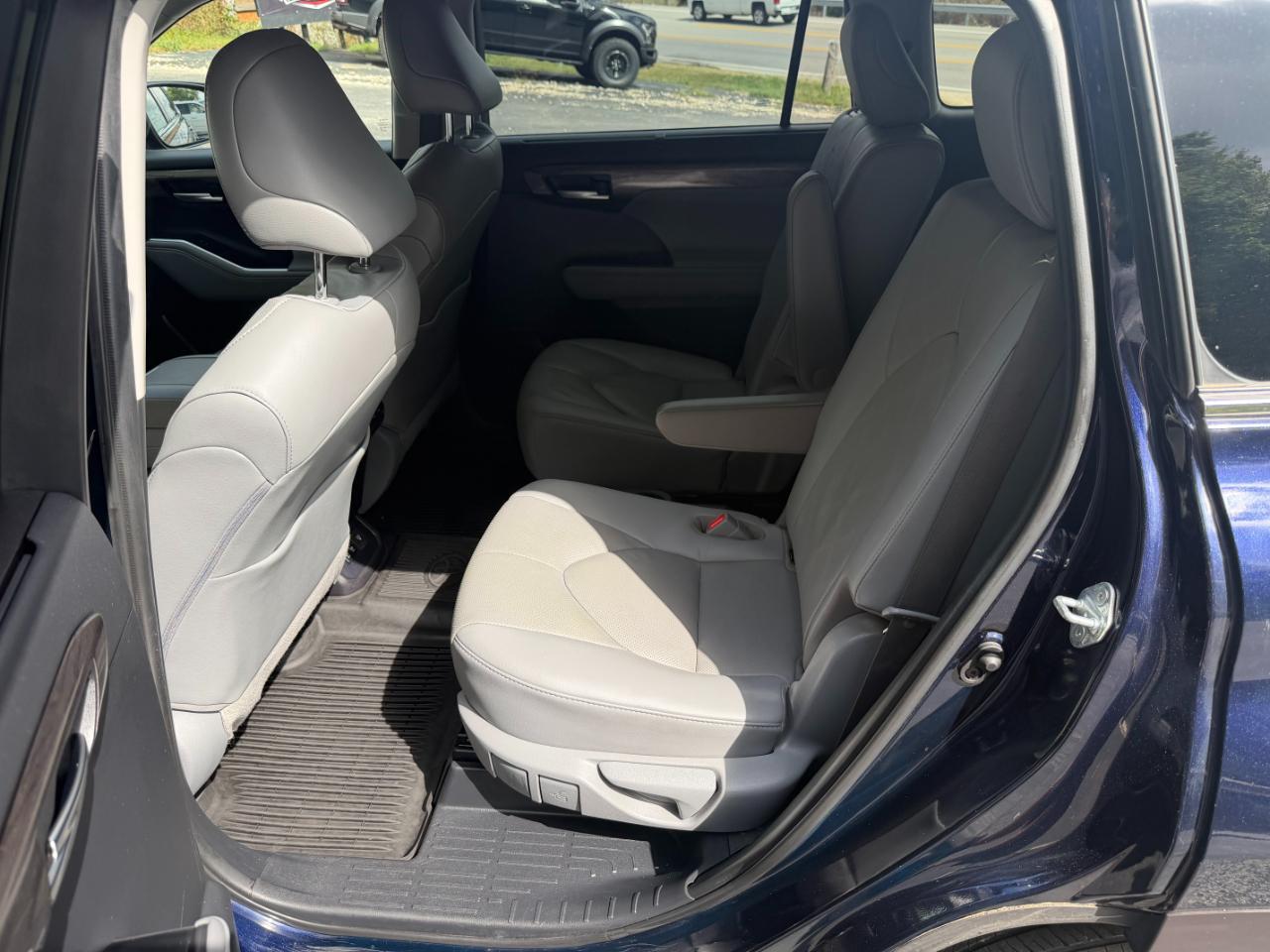 2021 Toyota Highlander Platinum - Photo 18