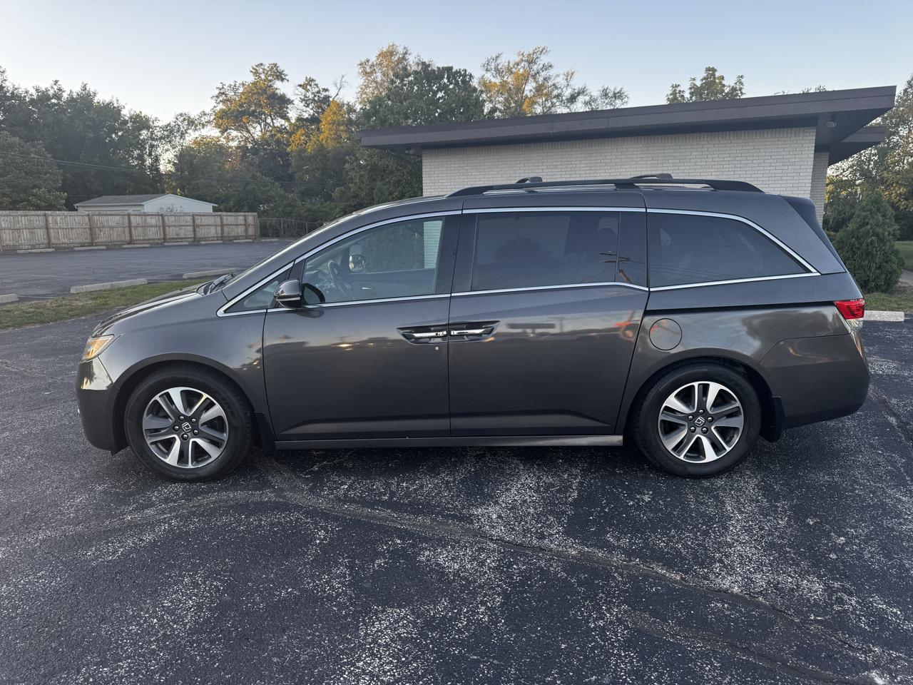 Honda Odyssey photo 2
