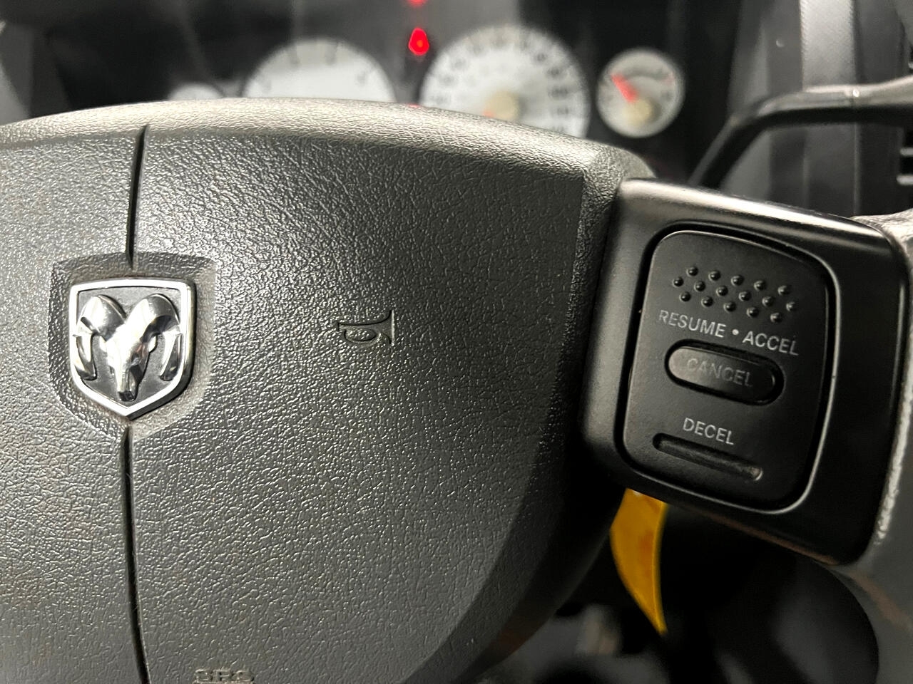 Dodge Ram 1500 ST Quad Cab 4WD 2007