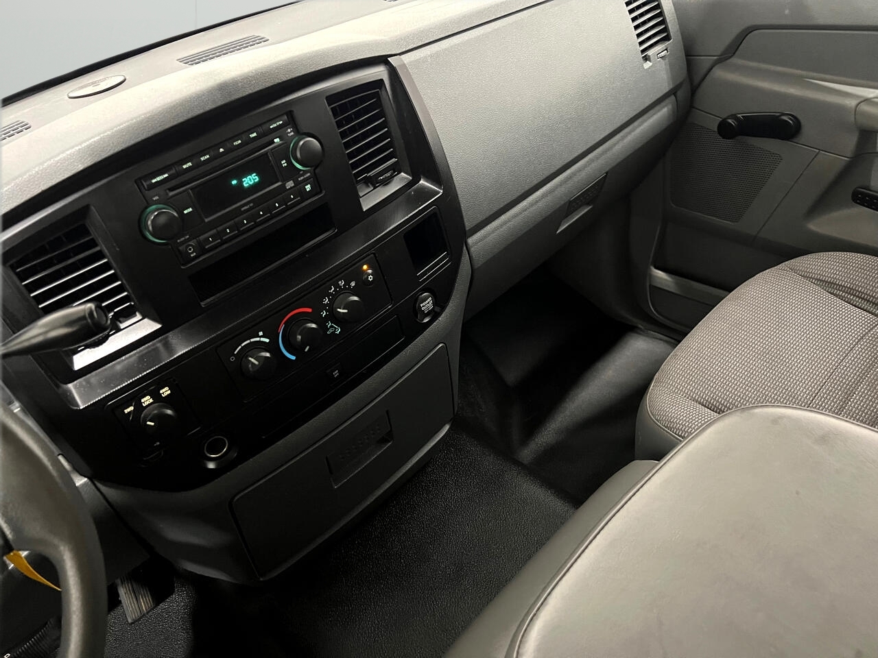 Dodge Ram 1500 ST Quad Cab 4WD 2007