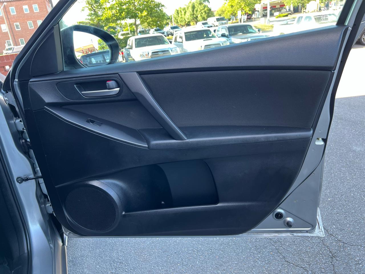 Mazda MAZDA3 i SV AT 4-Door 2013