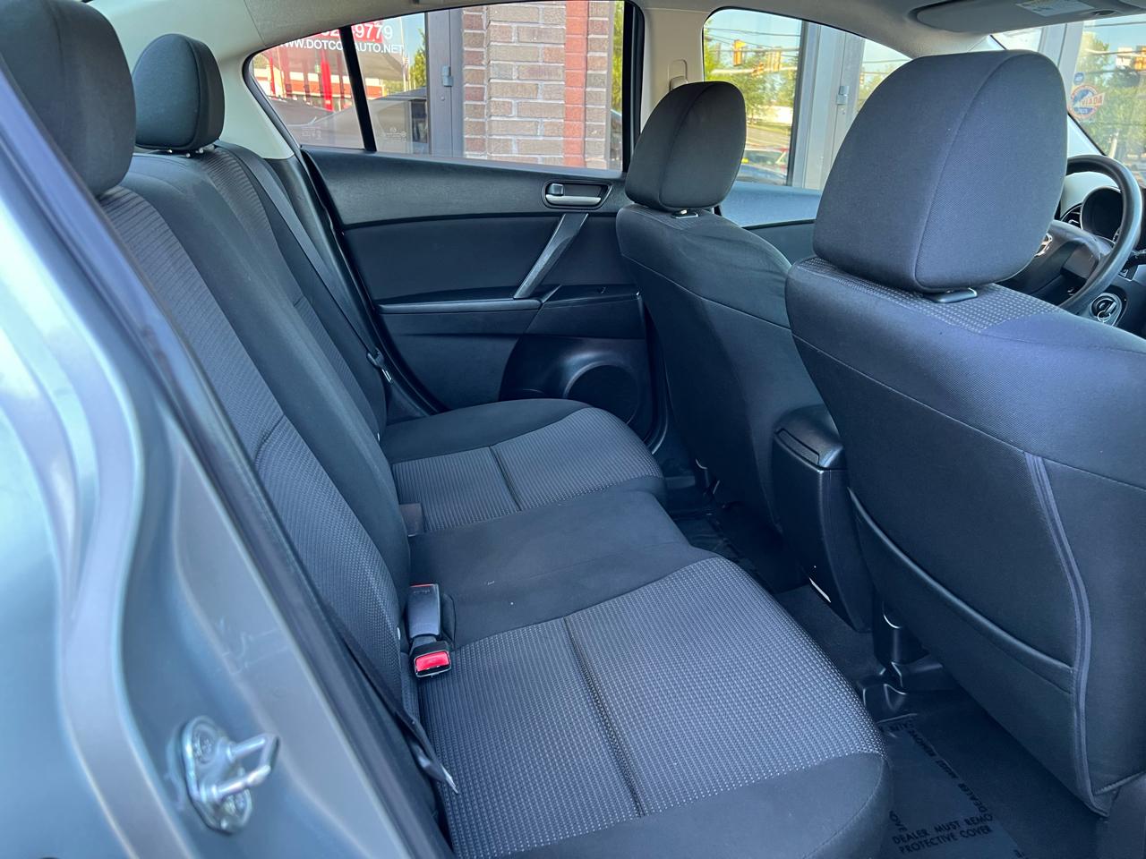 Mazda MAZDA3 i SV AT 4-Door 2013