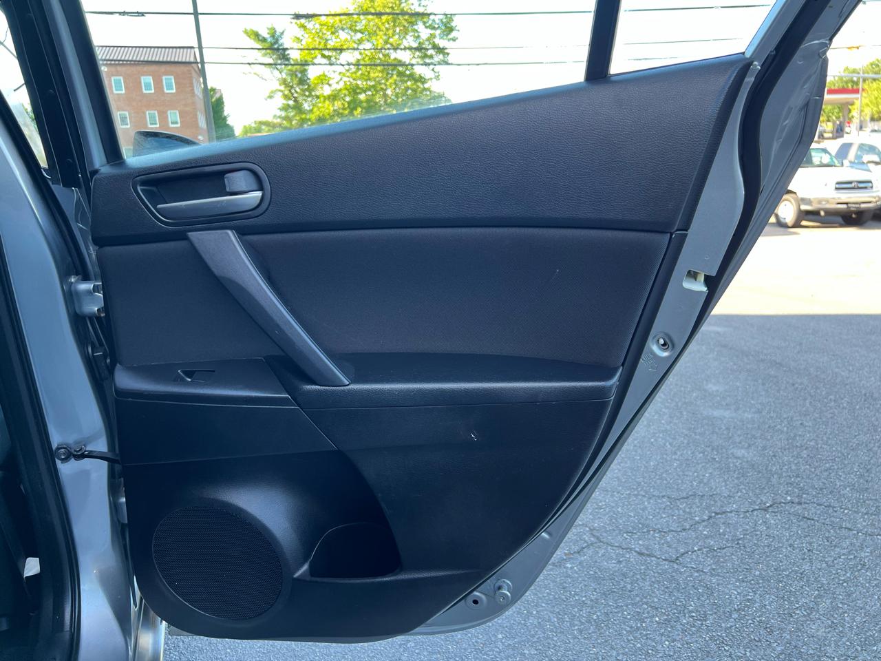 Mazda MAZDA3 i SV AT 4-Door 2013