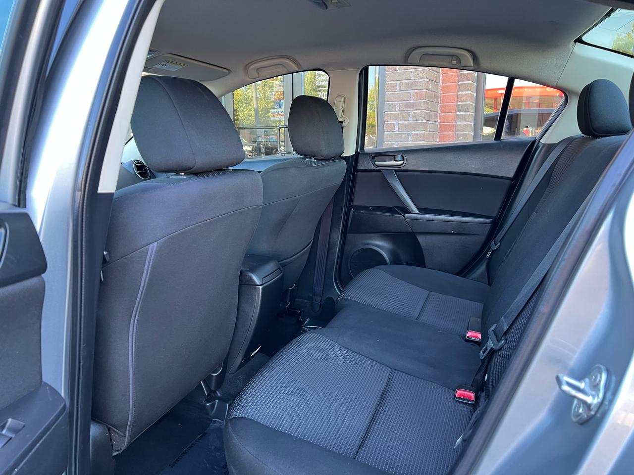 Mazda MAZDA3 i SV AT 4-Door 2013