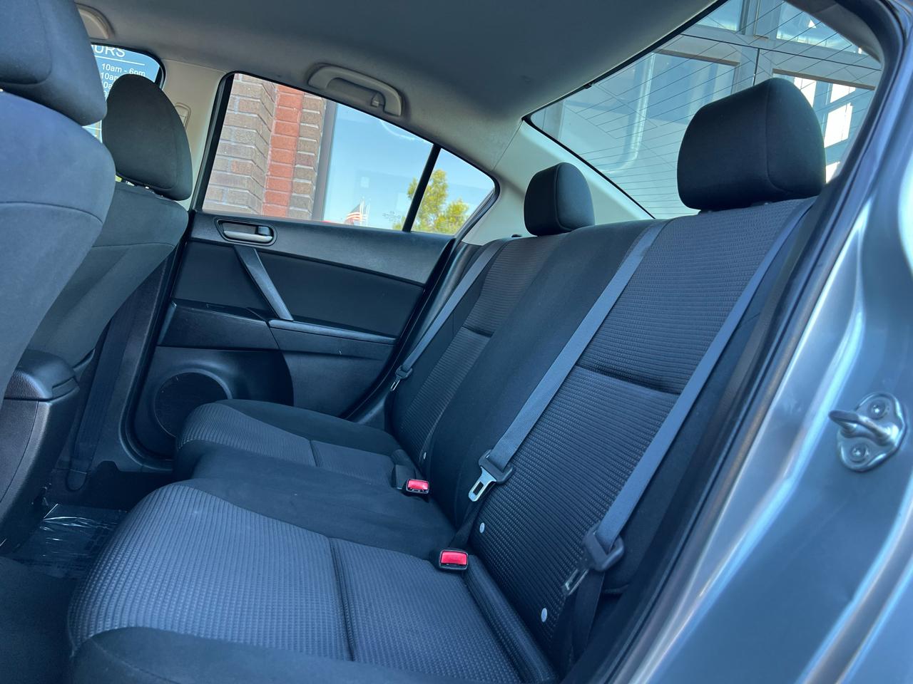 Mazda MAZDA3 i SV AT 4-Door 2013