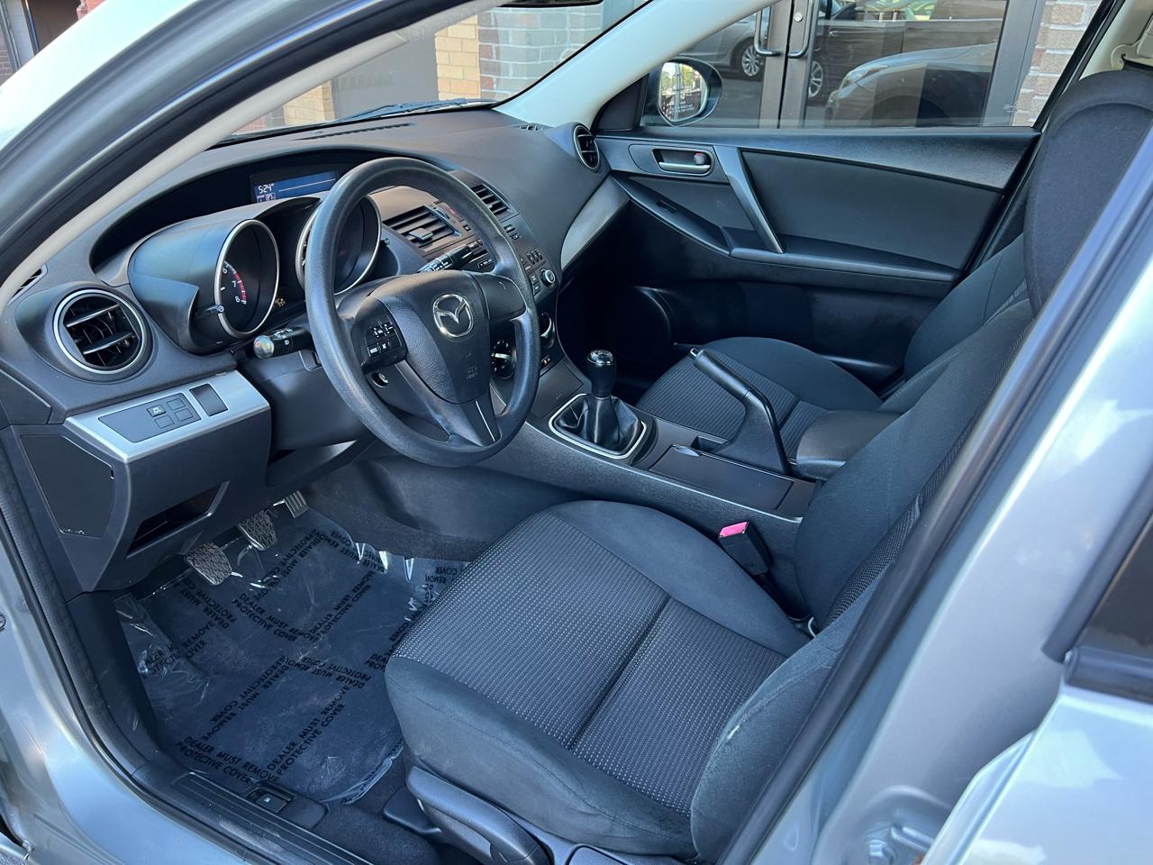 Mazda MAZDA3 i SV AT 4-Door 2013
