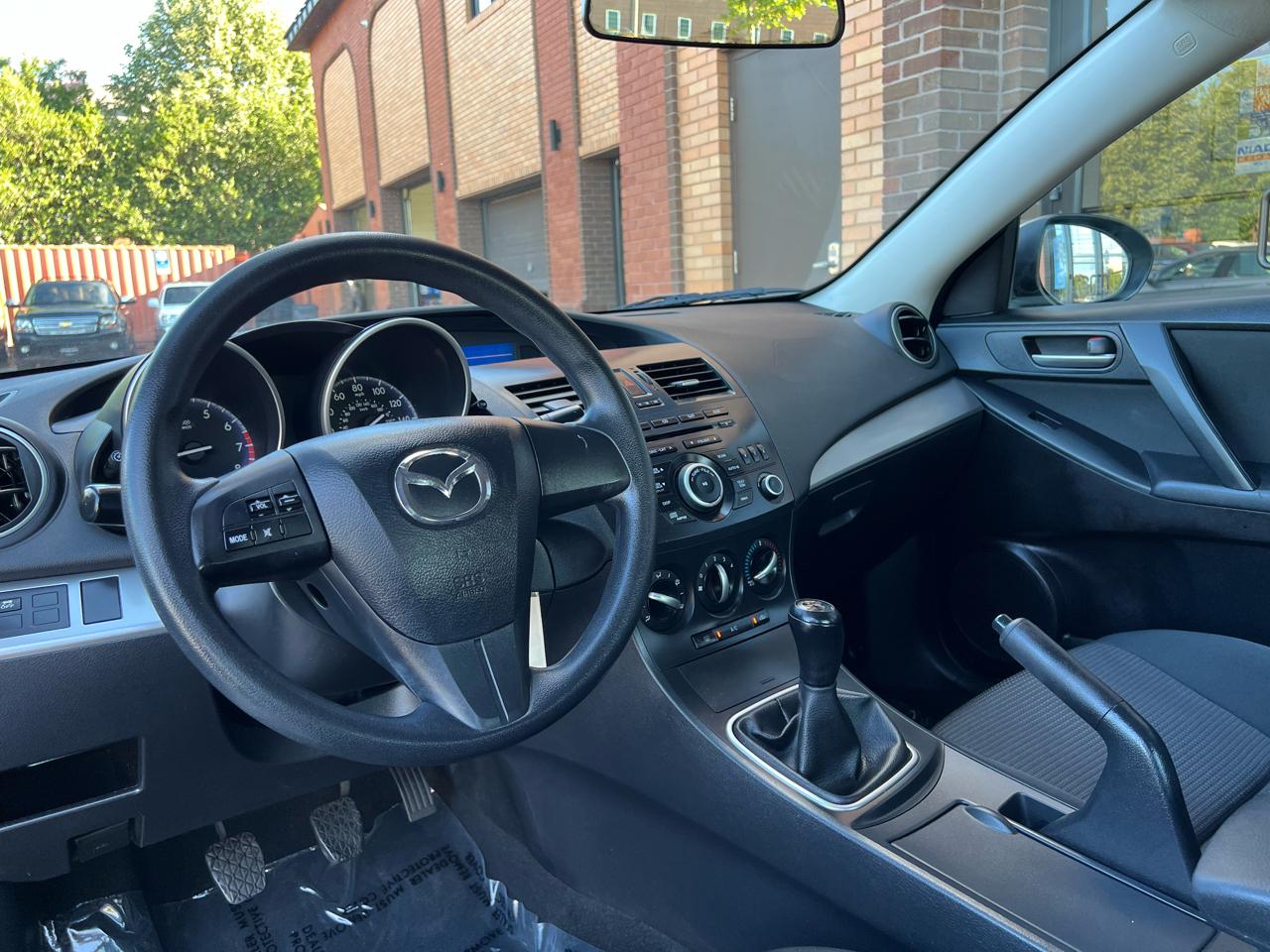 Mazda MAZDA3 i SV AT 4-Door 2013