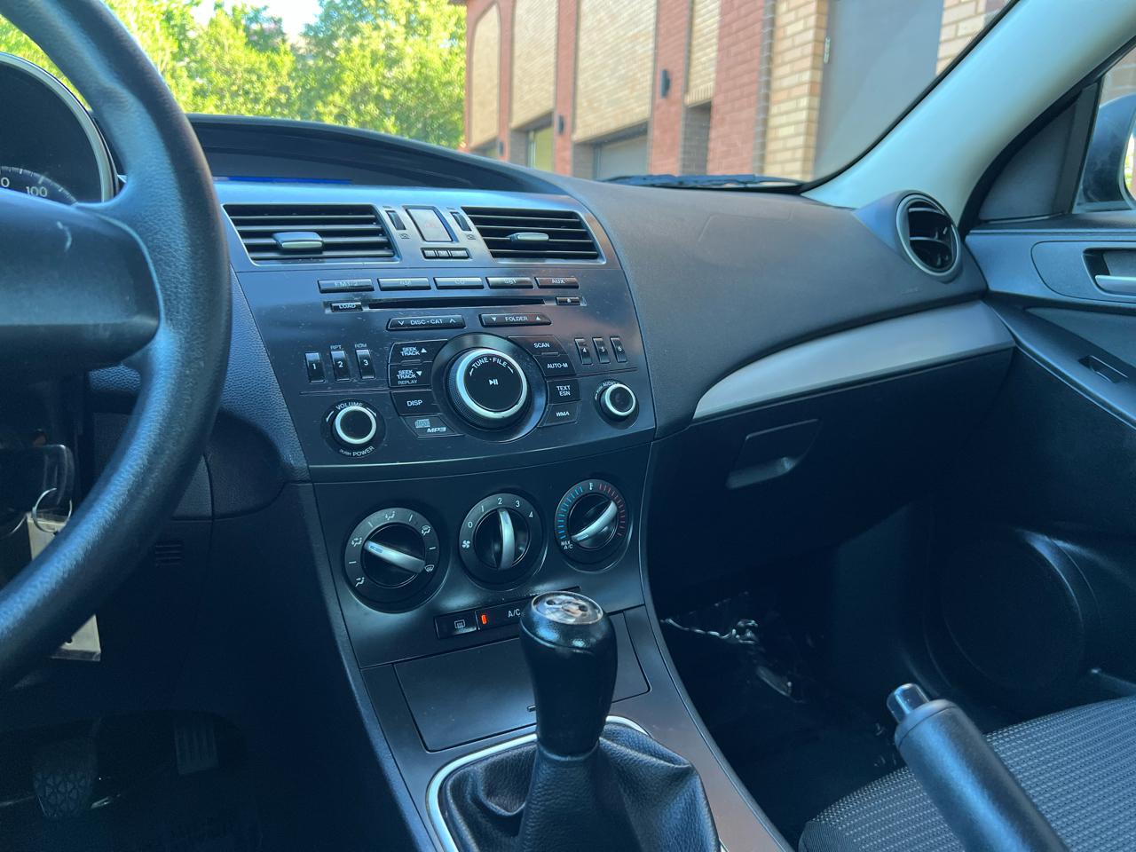 Mazda MAZDA3 i SV AT 4-Door 2013