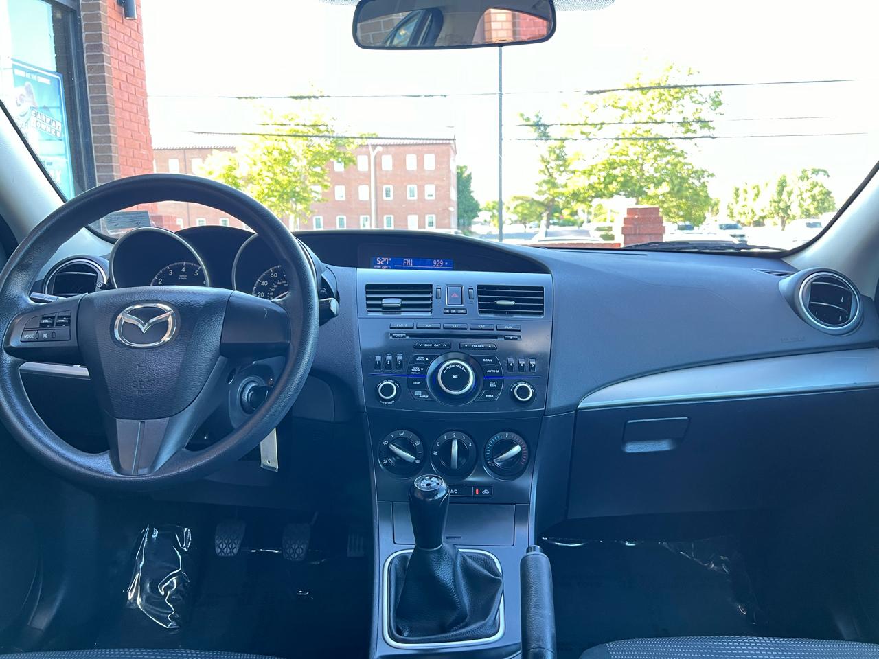 Mazda MAZDA3 i SV AT 4-Door 2013