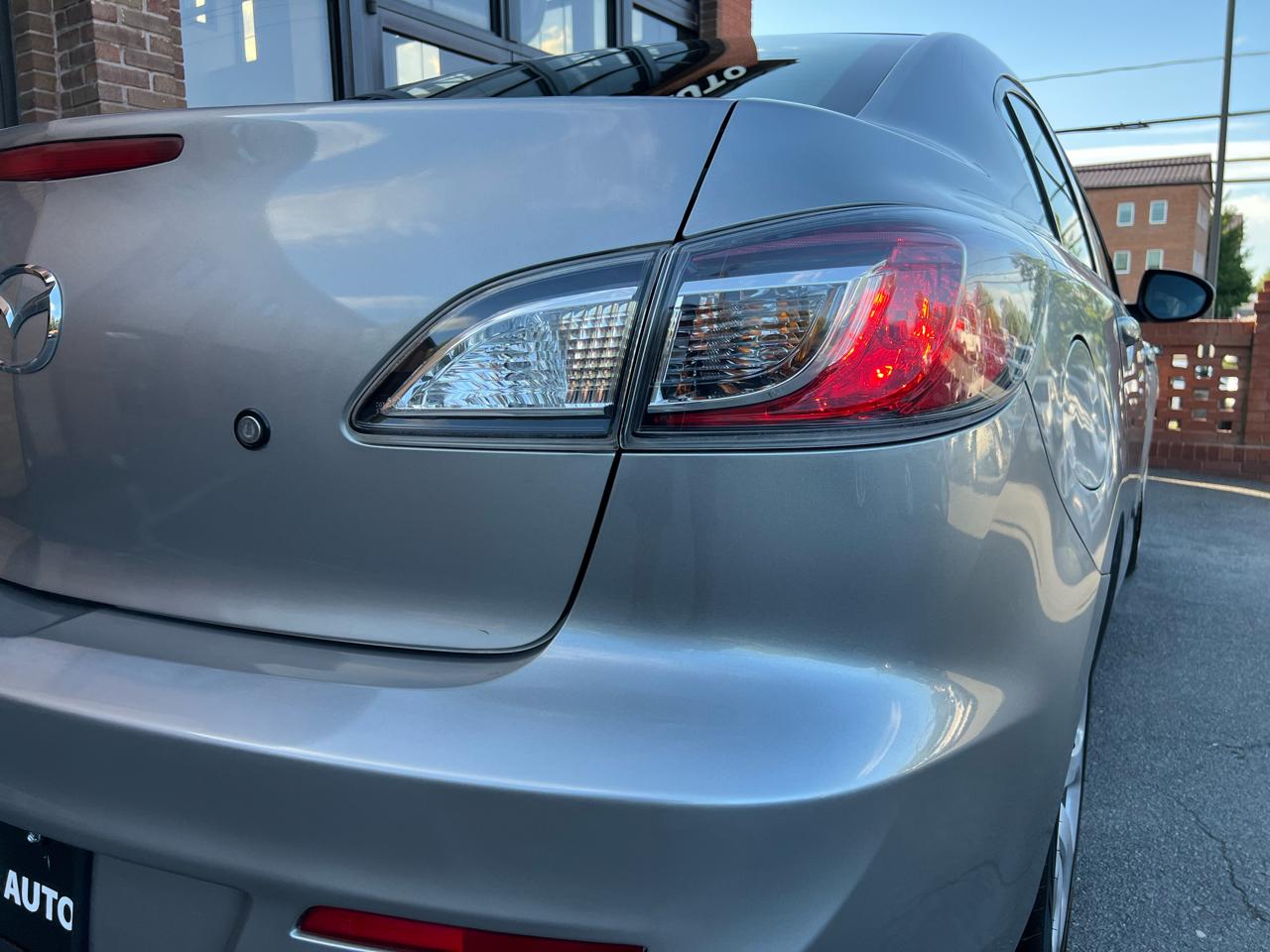 Mazda MAZDA3 i SV AT 4-Door 2013