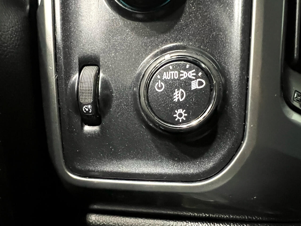 Chevrolet Silverado 1500 LT Crew Cab Long Box 4WD 2015