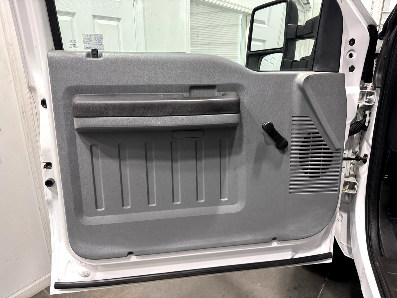 2012 Ford F-250 XLT photo 21