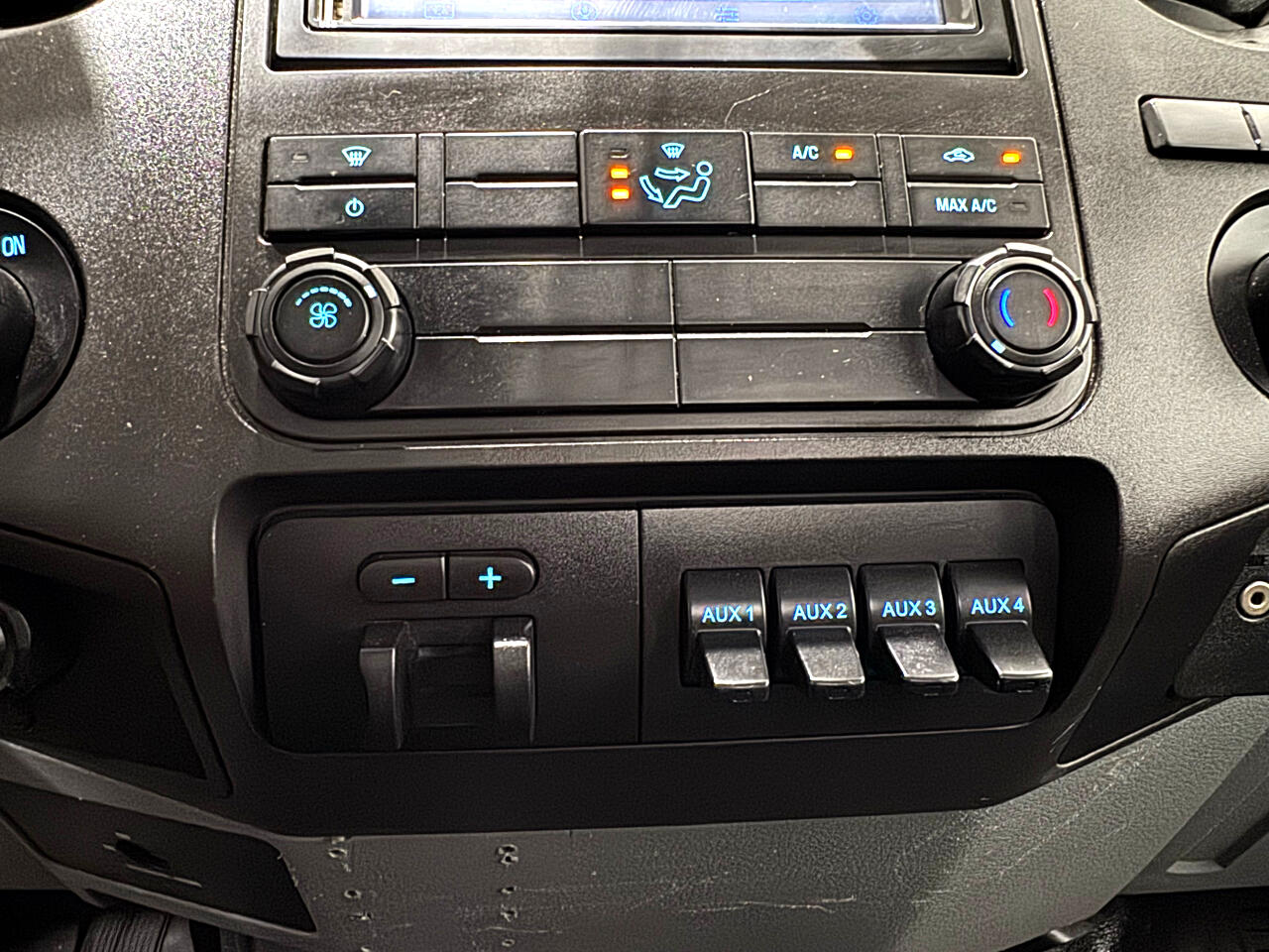 2012 Ford F-250 XLT photo 25