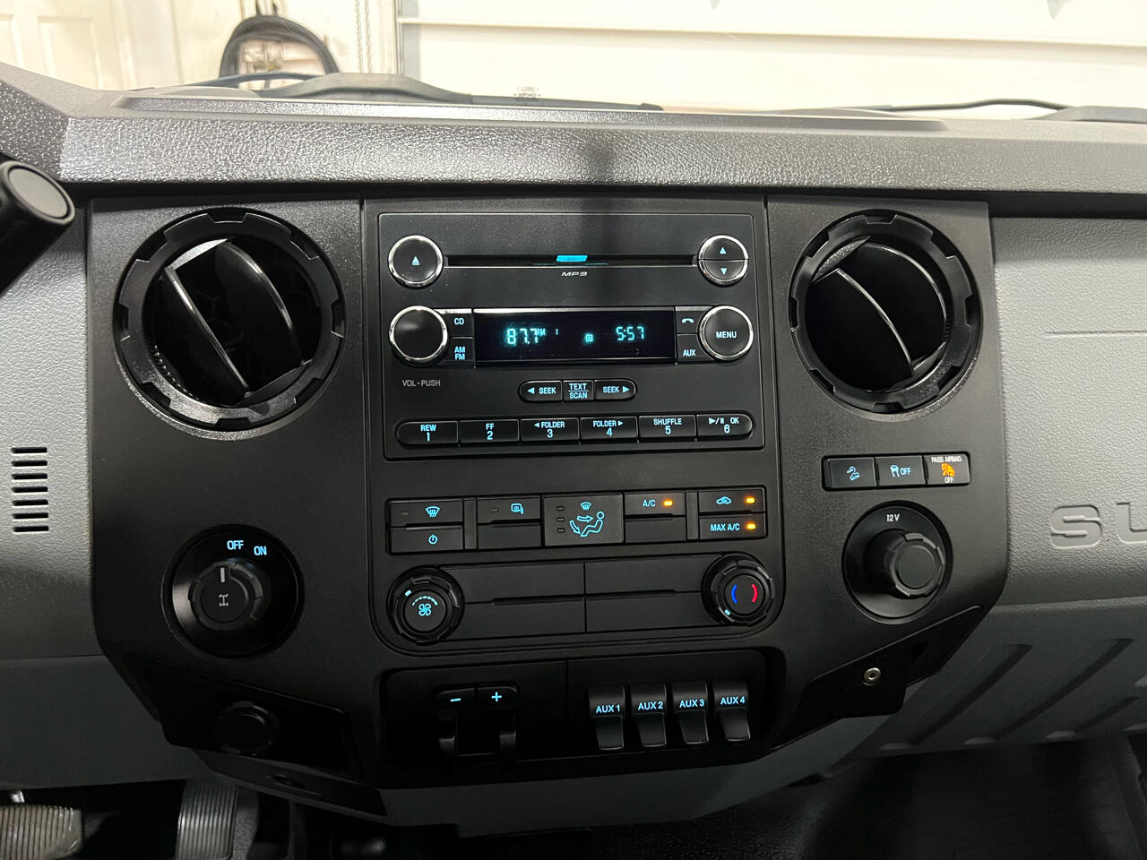 2015 Ford F-250 XLT photo 36