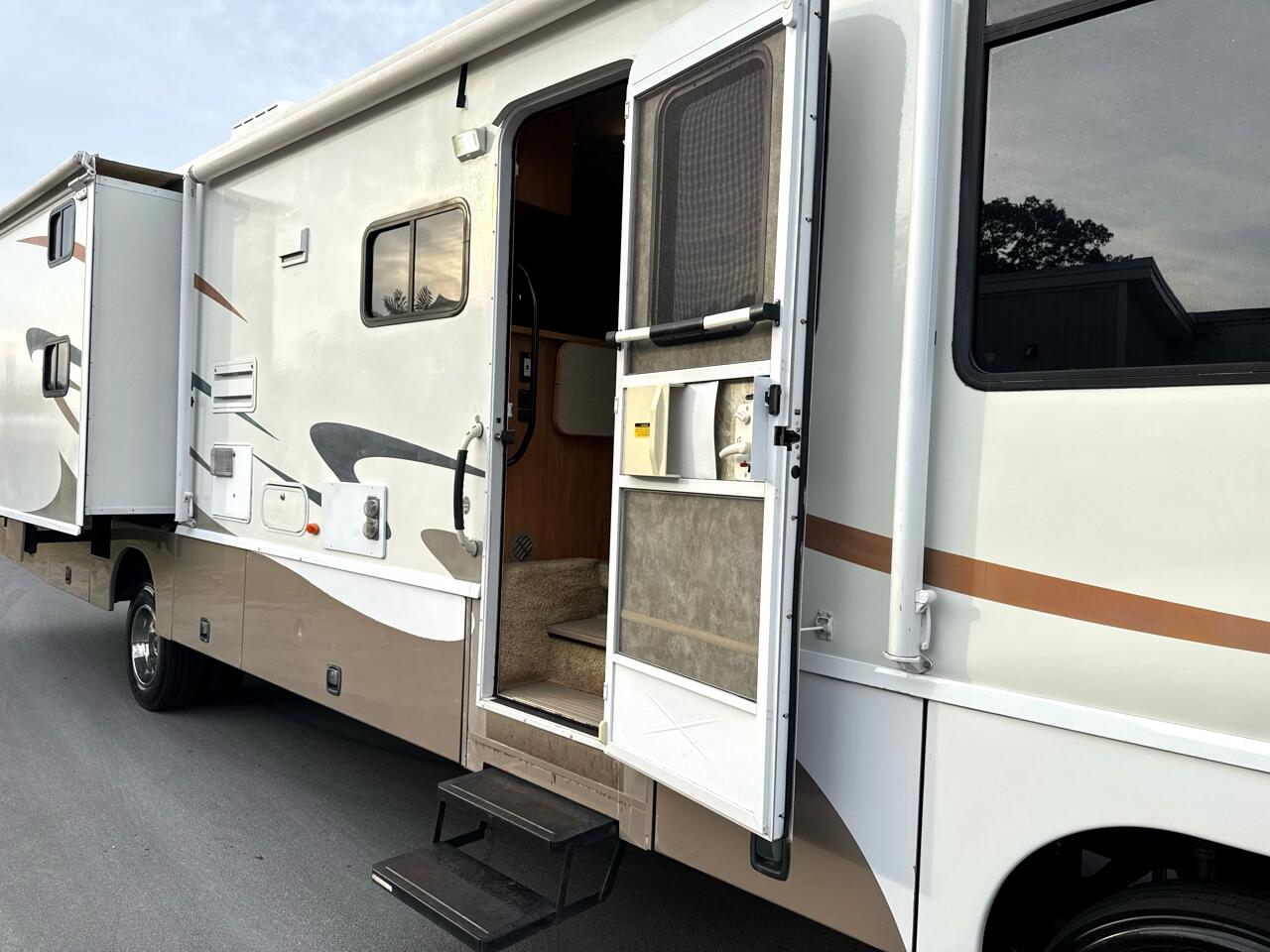 Ford Stripped Chassis Motorhome  2007