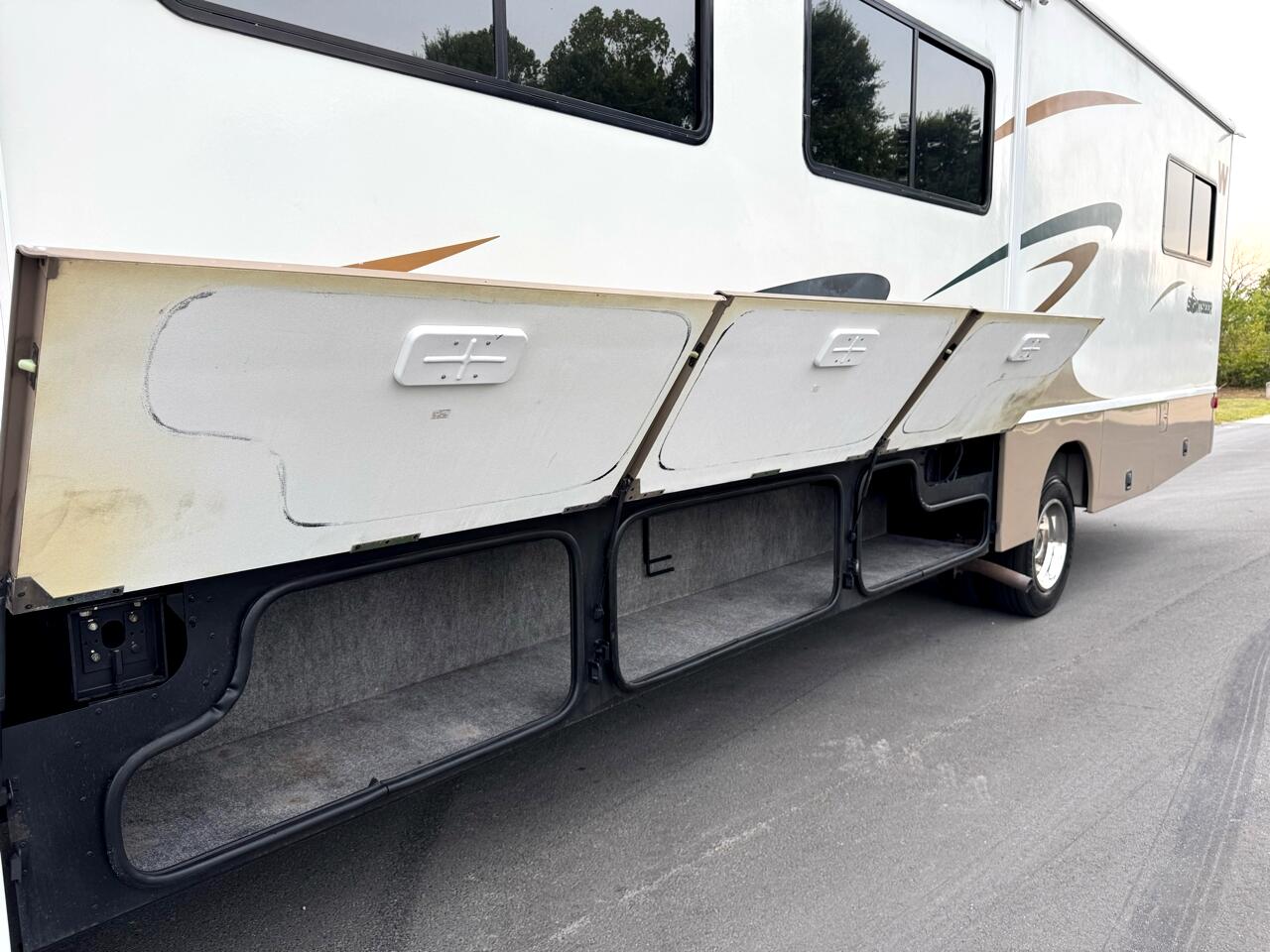 Ford Stripped Chassis Motorhome  2007