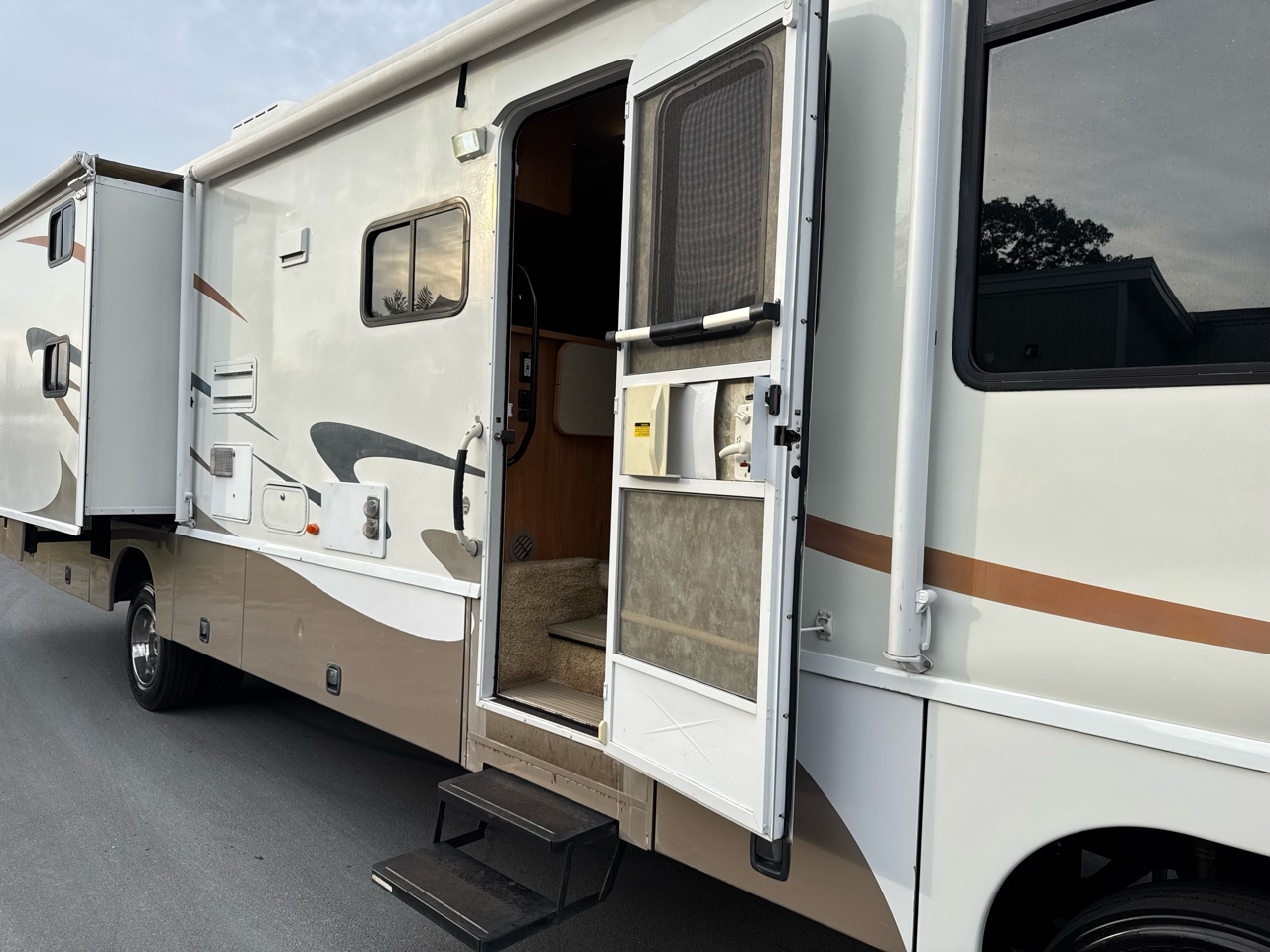 Ford Stripped Chassis Motorhome  2007