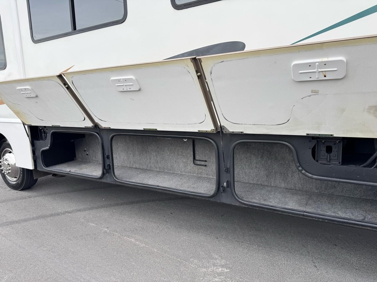 Ford Stripped Chassis Motorhome  2007