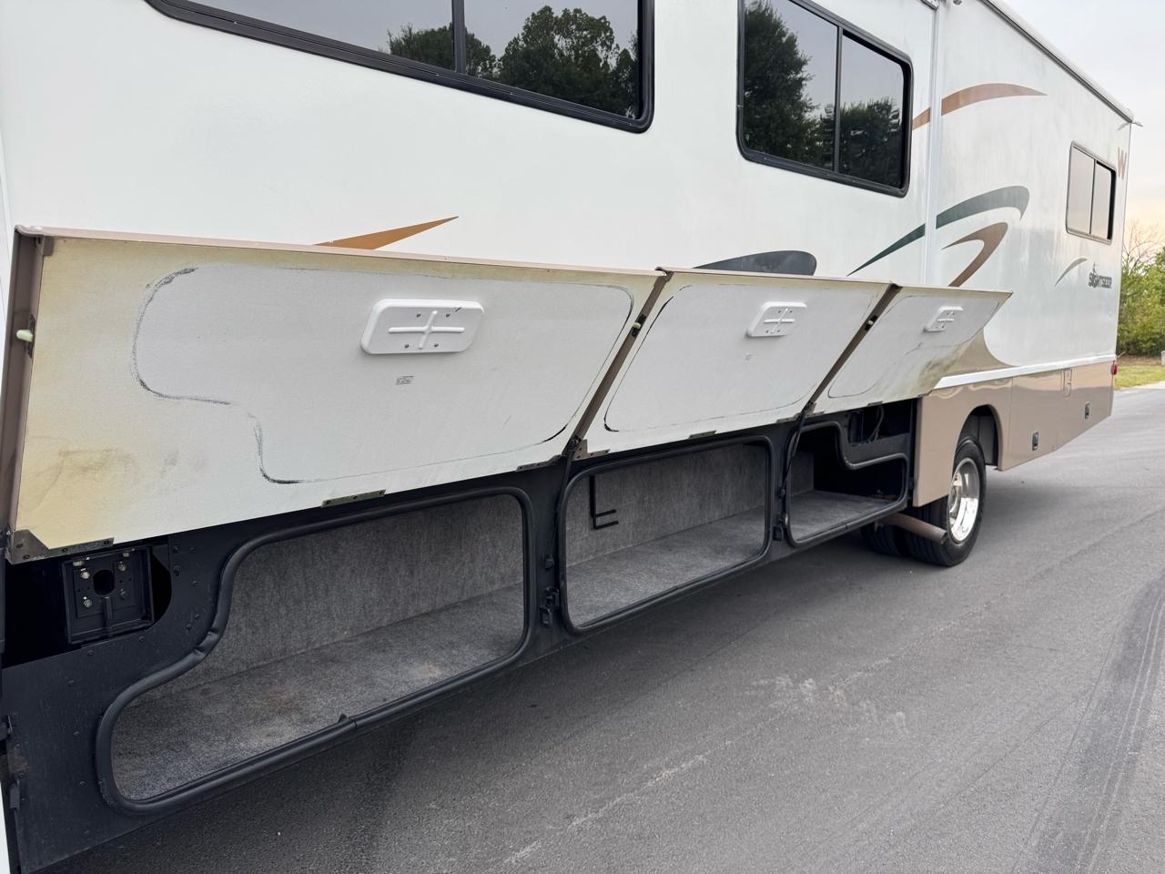 Ford Stripped Chassis Motorhome  2007