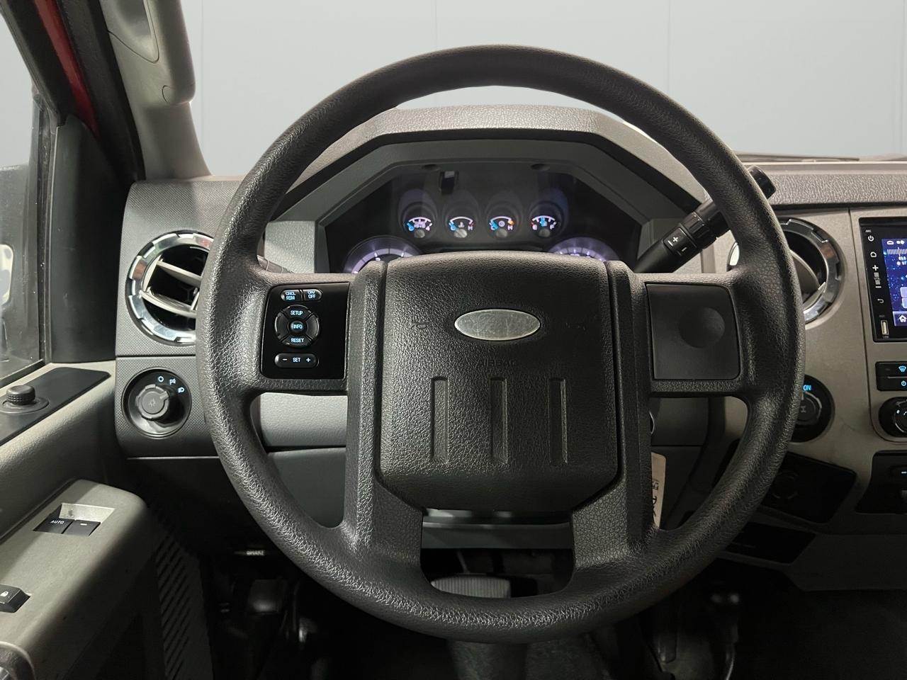 Ford F-350 SD XLT SuperCab Long Bed 4WD 2012