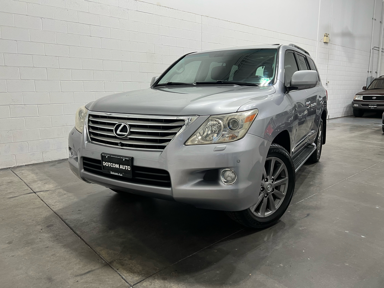 2009 Lexus LX 570 photo 2