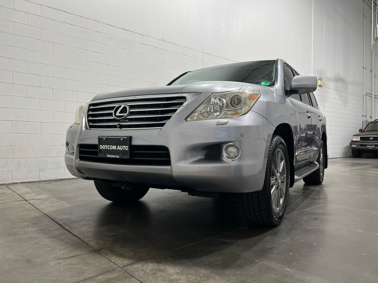 2009 Lexus LX 570 photo 3