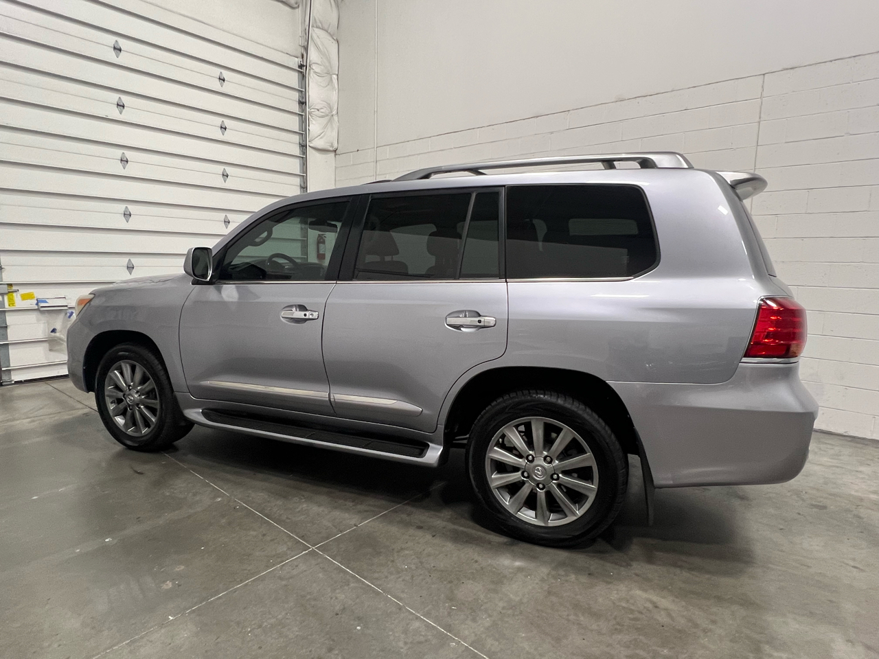 2009 Lexus LX 570 photo 4