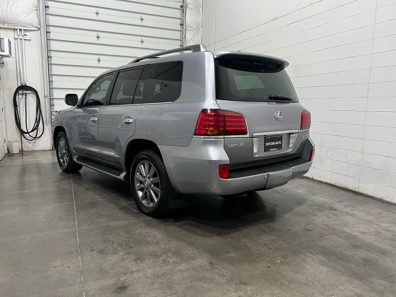 2009 Lexus LX 570 photo 6