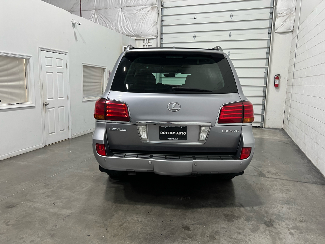 2009 Lexus LX 570 photo 8