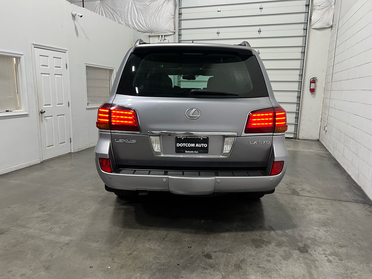 2009 Lexus LX 570 photo 9