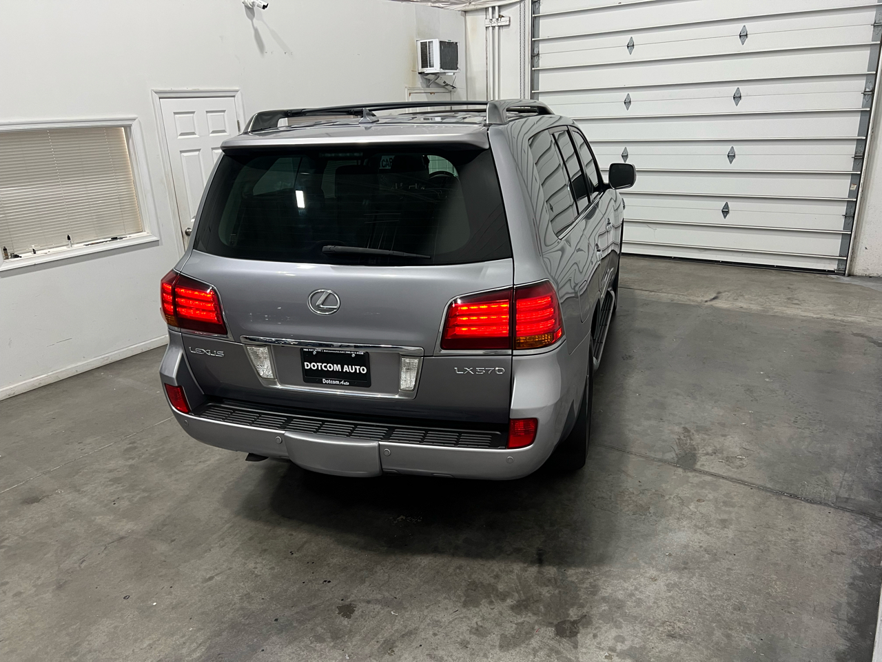 2009 Lexus LX 570 photo 10