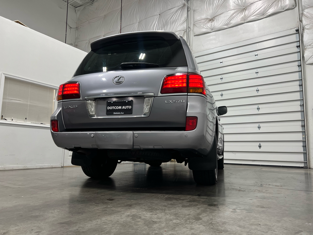 2009 Lexus LX 570 photo 12